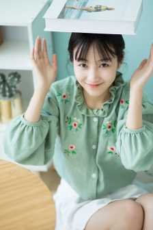 女大学生沙龙室3